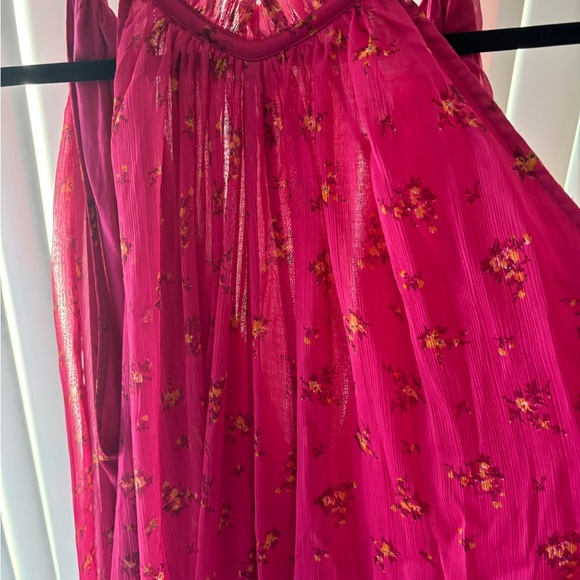 Free People fushia jumpsuit. Wide, flowy legs and tie in back. Size medium. - Picture 4 of 5